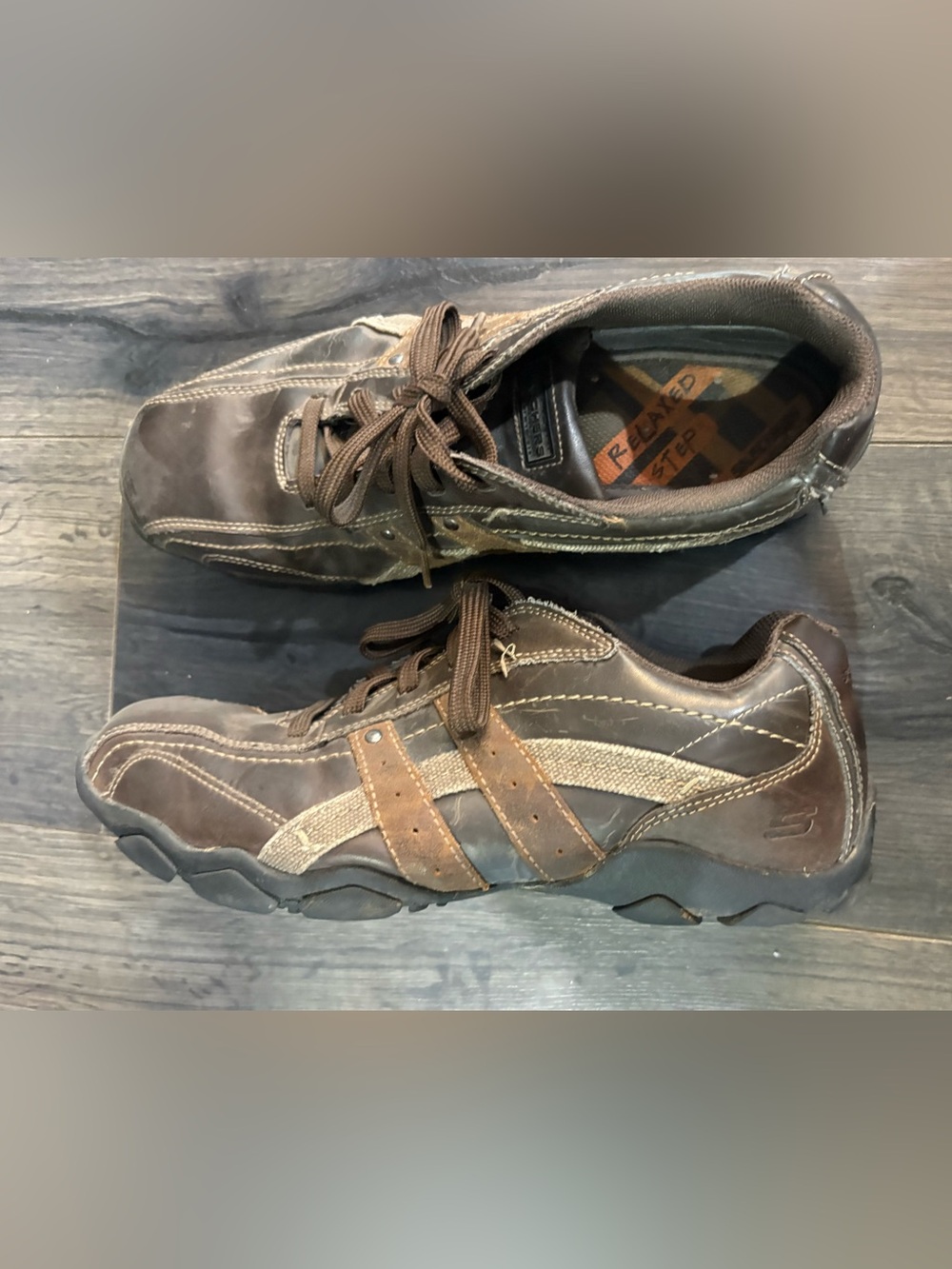 Men’s brown Sketchers Relaxed Step loafer style tennis shoe sz 10